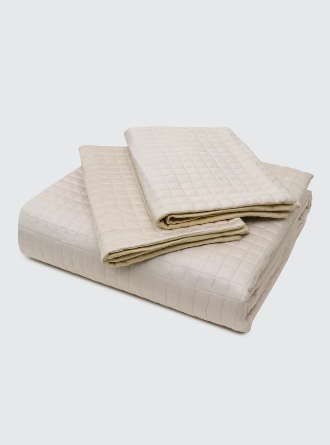 Cream Quilt with pillow case